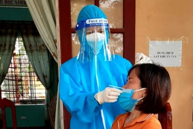 Gần 40.000 học sinh học tập trung, 270 em đang "mắc kẹt" ở vùng dịch