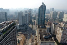 Dày đặc cao ốc bóp nghẹt trục đường hướng tâm Hà Nội