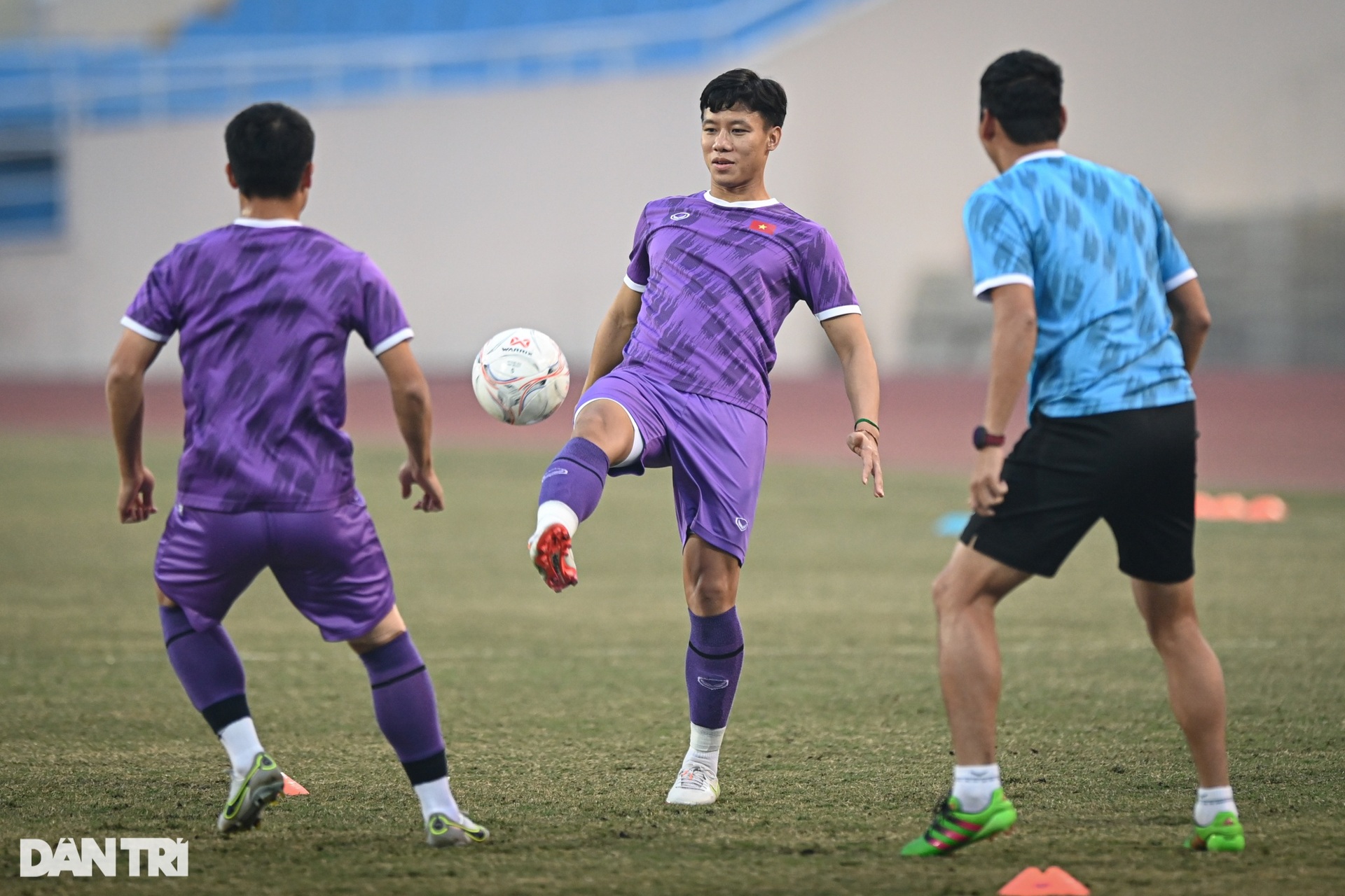 HLV Park và các học trò thoải mái tâm lý trước trận tái đấu Indonesia - 6