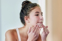 Bị mụn trứng cá: Nên và không nên ăn gì?