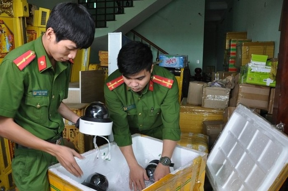 Thu giữ lô hàng lậu thiết bị điện tử phục vụ sòng bạc - 1 Thu giữ lô hàng lậu thiết bị điện tử phục vụ sòng bạc - 1