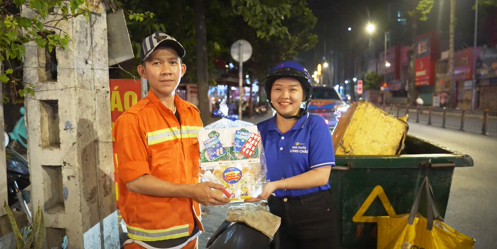 FPT Long Châu nối dài hành trình Long Châu sẻ chia mùa Tết 2024 - 1 FPT Long Châu nối dài hành trình Long Châu sẻ chia mùa Tết 2024 - 1