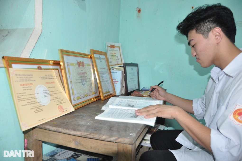Cậu học trò đội tuyển quốc gia môn Lịch sử mơ ước được đi phẫu thuật - 6 Cậu học trò đội tuyển quốc gia môn Lịch sử mơ ước được đi phẫu thuật - 6
