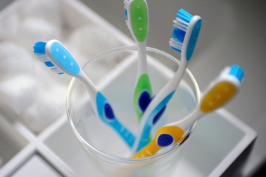 Rước bệnh từ việc dùng bàn chải đánh răng sai cách