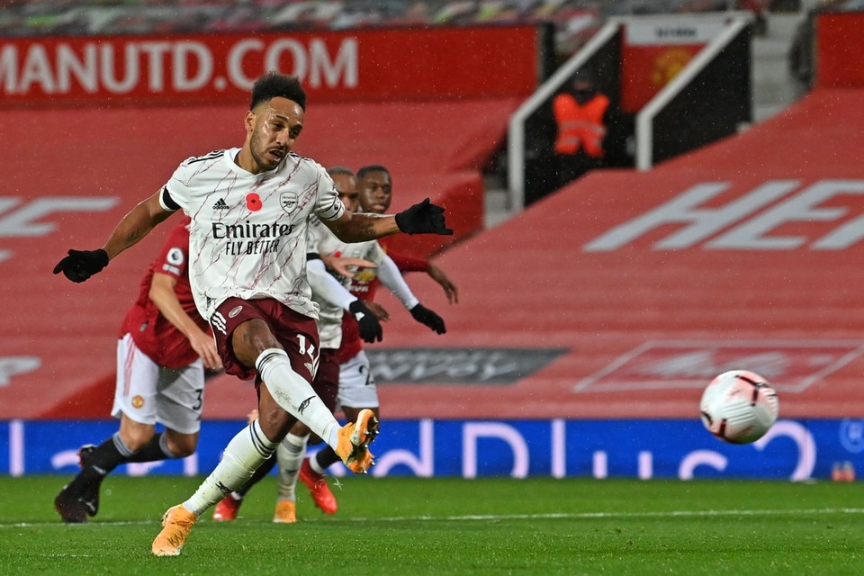 Những khoảnh khắc Arsenal hạ gục Man Utd tại Old Trafford - 16 Những khoảnh khắc Arsenal hạ gục Man Utd tại Old Trafford - 16