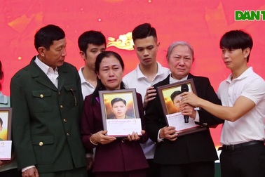 Tết đoàn viên đặc biệt qua những bức ảnh liệt sỹ