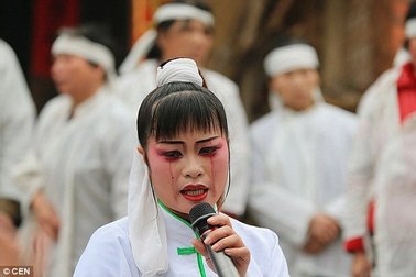 Tỷ lệ thất nghiệp tăng, Trung Quốc "mọc" ra nhiều nghề độc lạ không đâu có