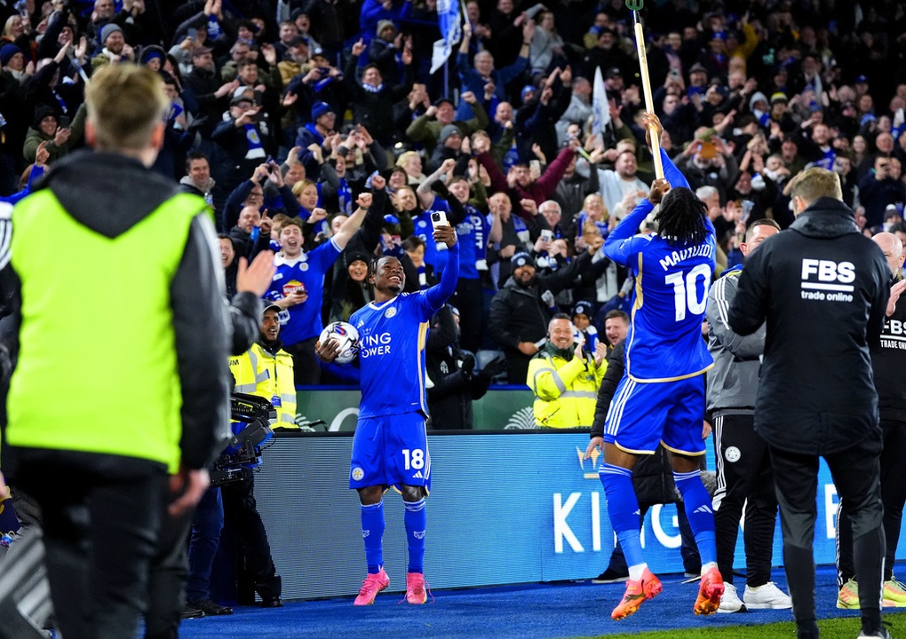 Xác định đội bóng đầu tiên xuống hạng tại Premier League - 2 Xác định đội bóng đầu tiên xuống hạng tại Premier League - 2