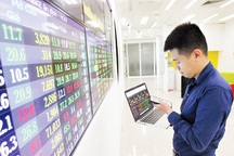 Chống dịch Covid-19, người Việt tích cực… ở nhà "đánh" chứng khoán