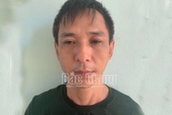 Không đòi được tiền, mang dầu đốt nhà con nợ lúc nửa đêm