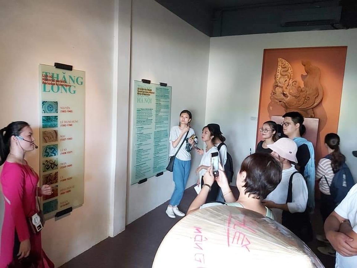 Nhóm sinh viên đoạt giải nhất về phát triển du lịch Hoàng thành Thăng Long - 3 Nhóm sinh viên đoạt giải nhất về phát triển du lịch Hoàng thành Thăng Long - 3