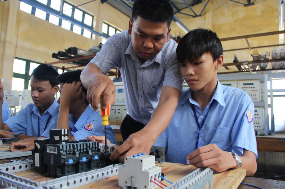 Trong 5 năm, Phú Yên giải quyết việc làm cho hơn 120.000 lao động - 2 Trong 5 năm, Phú Yên giải quyết việc làm cho hơn 120.000 lao động - 2
