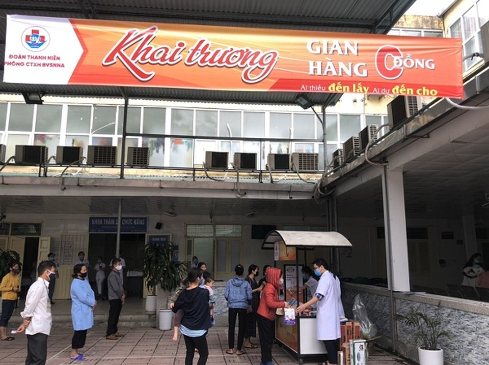 Ấm lòng gian hàng 0 đồng nơi bệnh viện, ai cần đến lấy - ai có đến cho - 3 Ấm lòng gian hàng 0 đồng nơi bệnh viện, ai cần đến lấy - ai có đến cho - 3