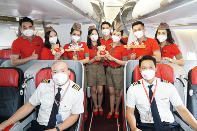  Hiện những chuyến bay của Vietjet đã sẵn sàng chào đón người dân và du khách trở lại với những điểm đến du lịch hấp dẫn trong hè như Nha Trang, Đà Nẵng, Phú Quốc, Bali, Phuket, Ấn Độ, Thái Lan, Singapore, Malaysia.