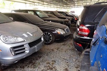 Ngắm dàn xe siêu sang trăm tỷ nằm phủ bụi