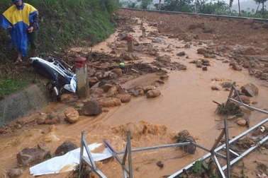 Xác minh thông tin một số người mất tích sau vụ lở núi