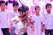 Hơn 300 học sinh biểu diễn hợp xướng trong đêm nhạc "Mặt trời bé con"