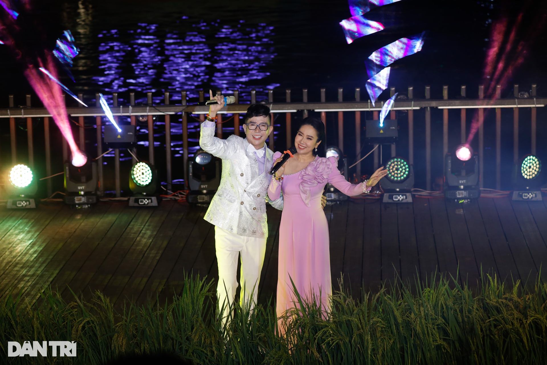 Sông Hương rực rỡ sắc màu trong đêm Tri ân dòng Hương - 8 Sông Hương rực rỡ sắc màu trong đêm Tri ân dòng Hương - 8