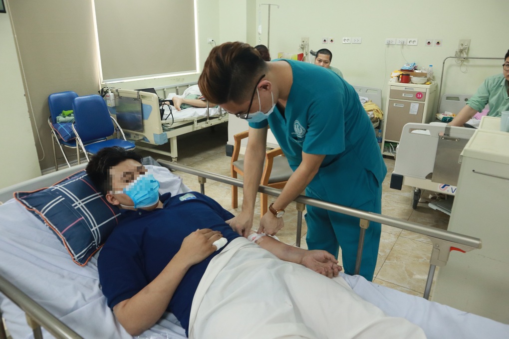 Vụ tai nạn ô tô đâm 17 xe máy: 8 bệnh nhân đang điều trị, 1 ca phải thở máy - 4 Vụ tai nạn ô tô đâm 17 xe máy: 8 bệnh nhân đang điều trị, 1 ca phải thở máy - 4