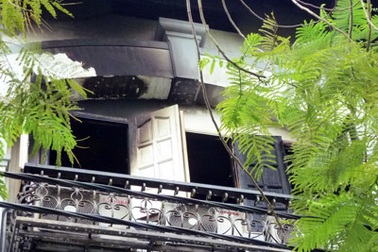 Tiệm massage bất ngờ bốc cháy dữ dội