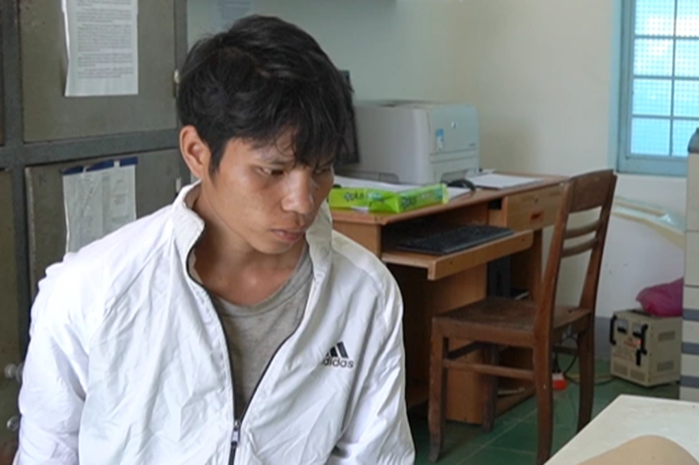 Tạm giữ thanh niên dùng xà beng đánh cha ruột tử vong - 1 Tạm giữ thanh niên dùng xà beng đánh cha ruột tử vong - 1