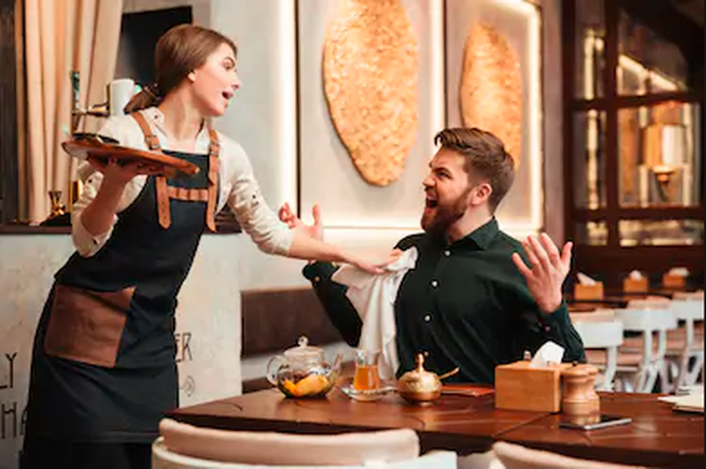 Khi Gen Z làm nghề phục vụ: Khách hàng yêu cầu dọn phân cho thú cưng - 1 Khi Gen Z làm nghề phục vụ: Khách hàng yêu cầu dọn phân cho thú cưng - 1