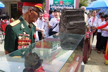 Lá thư của người con liệt sĩ gửi về mẹ Việt Nam anh hùng