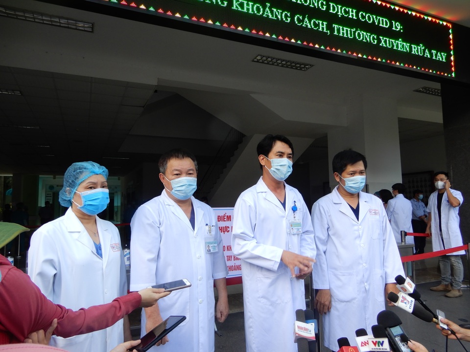 Gỡ phong tỏa Bệnh viện Đà Nẵng sau một tháng cách ly - 9 Gỡ phong tỏa Bệnh viện Đà Nẵng sau một tháng cách ly - 9