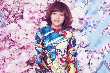 Quán quân Giọng hát Việt Nhí 2017 dành hết catset Tết làm từ thiện