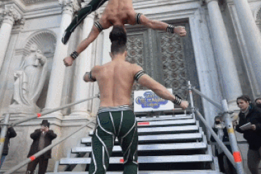 Clip "màn lập kỷ lục của anh em 'hoàng tử xiếc' Việt Nam" nổi bật tuần qua