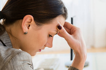 Ngậm đắng nuốt cay với nhà chồng tham, chồng gia trưởng