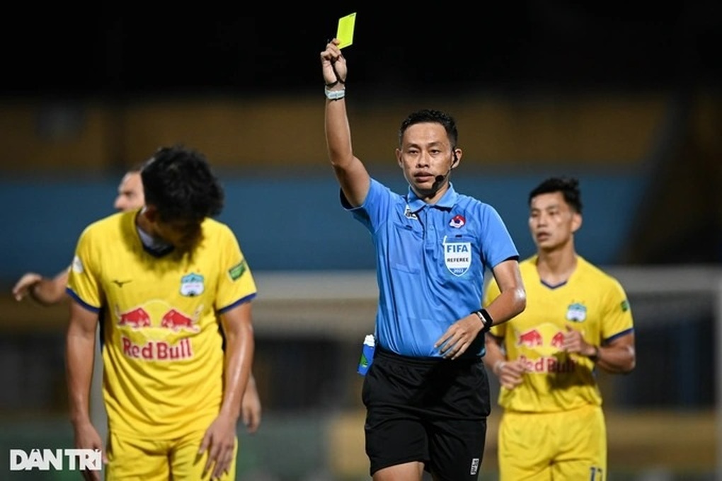 VAR sắp về V-League với chi phí gần 100 tỷ đồng - 1 VAR sắp về V-League với chi phí gần 100 tỷ đồng - 1