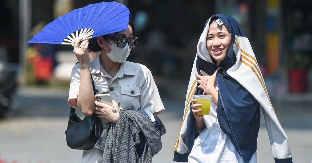 Miền Bắc nắng nóng có nơi trên 37 độ C, Nam Bộ mưa to