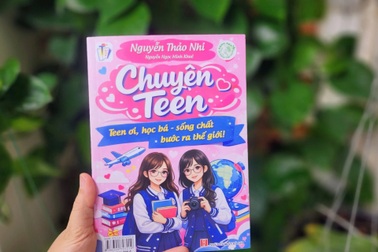 Hai nữ sinh học chuyên Toán ra mắt sách "Chuyện Teen"
