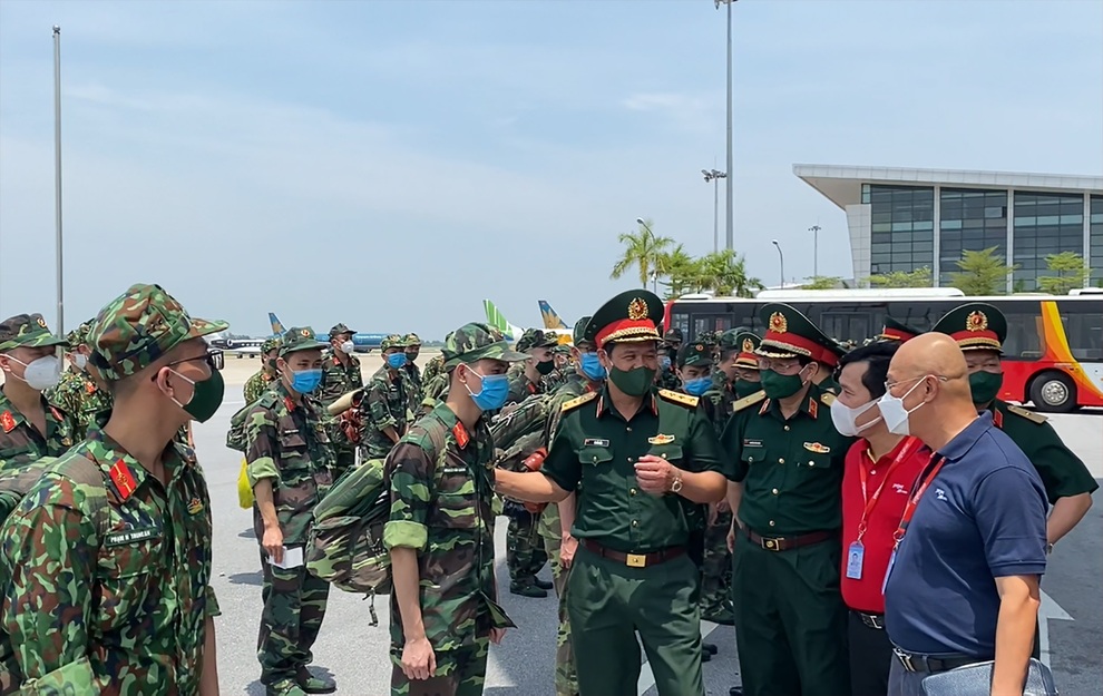 Đoàn bác sĩ mặc áo lính lên đường vào Nam chống dịch - 2 Đoàn bác sĩ mặc áo lính lên đường vào Nam chống dịch - 2