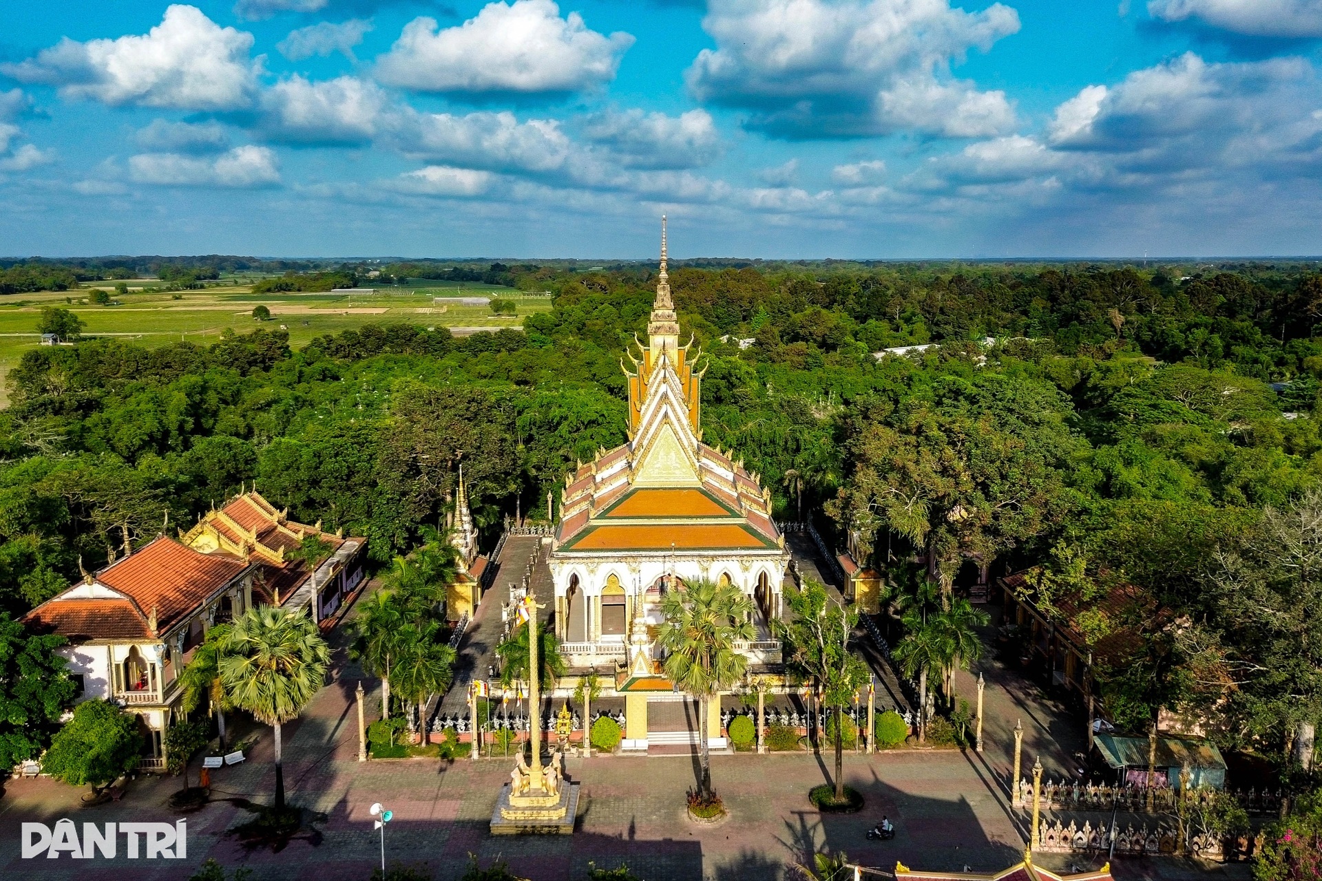 Ngôi cổ tự 300 năm tuổi, mái nhà bình yên của hàng vạn chim cò - 10 Ngôi cổ tự 300 năm tuổi, mái nhà bình yên của hàng vạn chim cò - 10