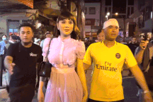 Lâm Khánh Chi nói gì về tranh cãi mặc váy điệu đà đi đám tang NSƯT Vũ Linh?