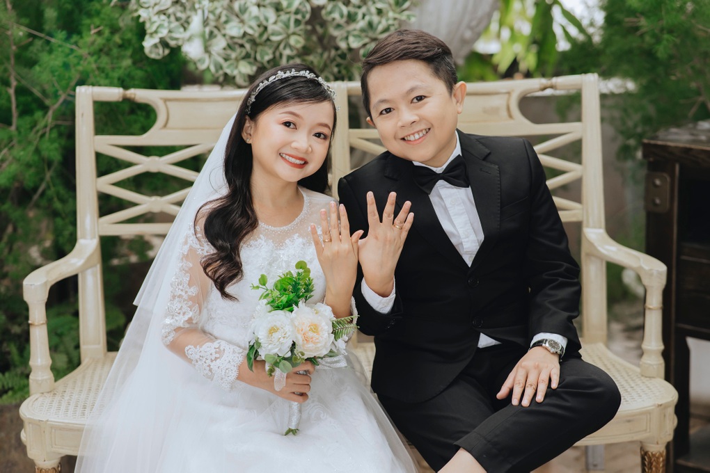 Đám cưới gây sốt của cặp đôi cô dâu chú rể chỉ cao 1m30 ở Nghệ An - 4 Đám cưới gây sốt của cặp đôi cô dâu chú rể chỉ cao 1m30 ở Nghệ An - 4