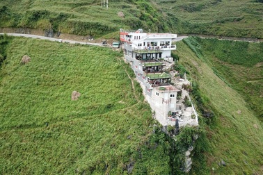 Vụ đèo Mã Pí Lèng: Điểm dừng chân biến thành công trình “khủng” 7 tầng