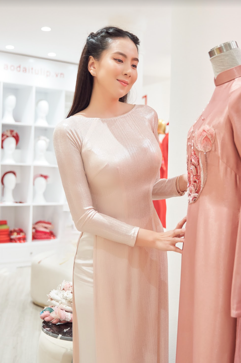 MC Mai Ngọc khoe vẻ đẹp dịu dàng với áo dài - 7 MC Mai Ngọc khoe vẻ đẹp dịu dàng với áo dài - 7
