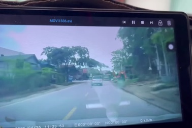 Tài xế chuyển hướng ẩu suýt gây tai nạn liên hoàn