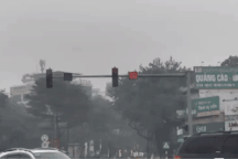 CSGT lý giải việc đèn đỏ nhấp nháy "không chịu chuyển xanh"