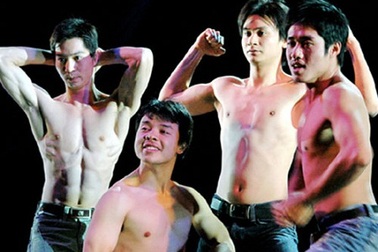 Cạm bẫy “mỹ nam”: Đau đớn, ê chề