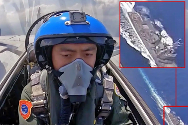 Trung Quốc đăng video đội tiêm kích bay qua đầu chiến hạm Mỹ