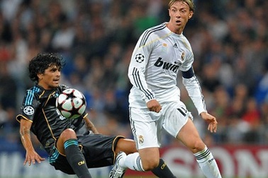 Derby thành Manchester vì Guti