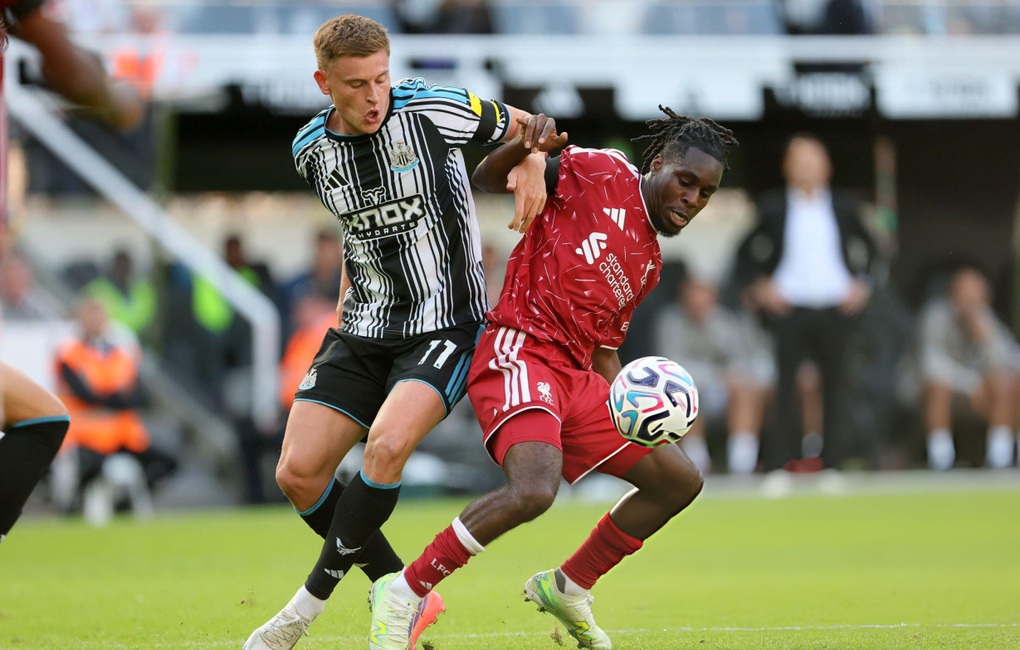 Liverpool thoát thua Newcastle nhờ quả phạt đền ở phút cuối - 1