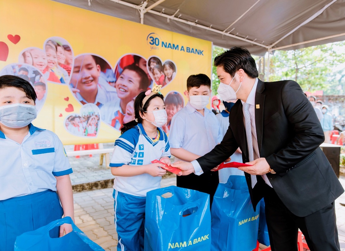 Nam A Bank mang tết đến những mảnh đời khó khăn - 2 Nam A Bank mang tết đến những mảnh đời khó khăn - 2