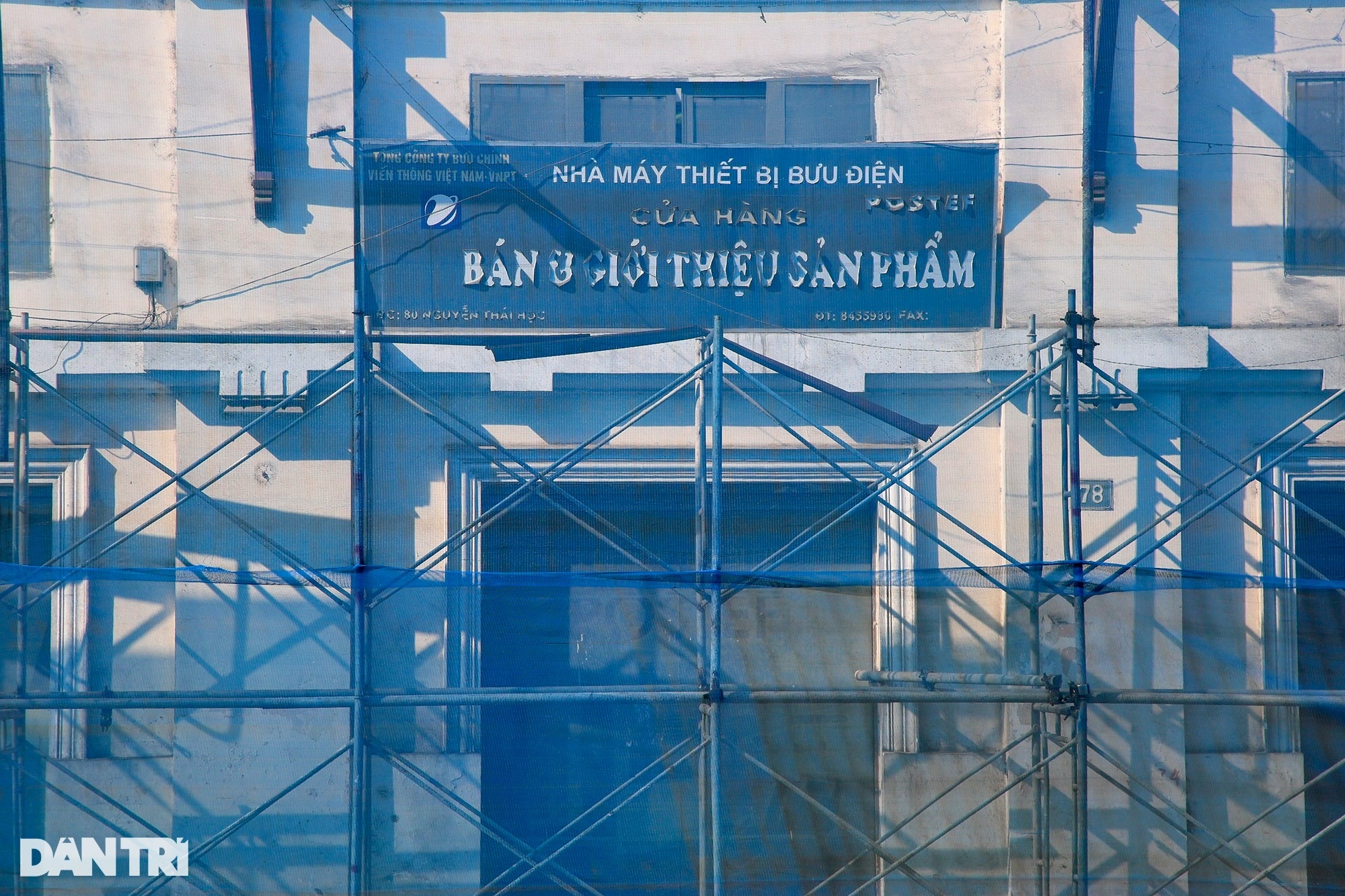 Hình ảnh phá dỡ tòa nhà Pháp cổ 4 mặt tiền cạnh quảng trường Ba Đình - 2 Hình ảnh phá dỡ tòa nhà Pháp cổ 4 mặt tiền cạnh quảng trường Ba Đình - 2
