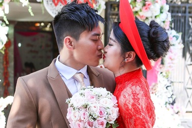 MC Hồng Phượng rạng ngời hạnh phúc trong lễ rước dâu