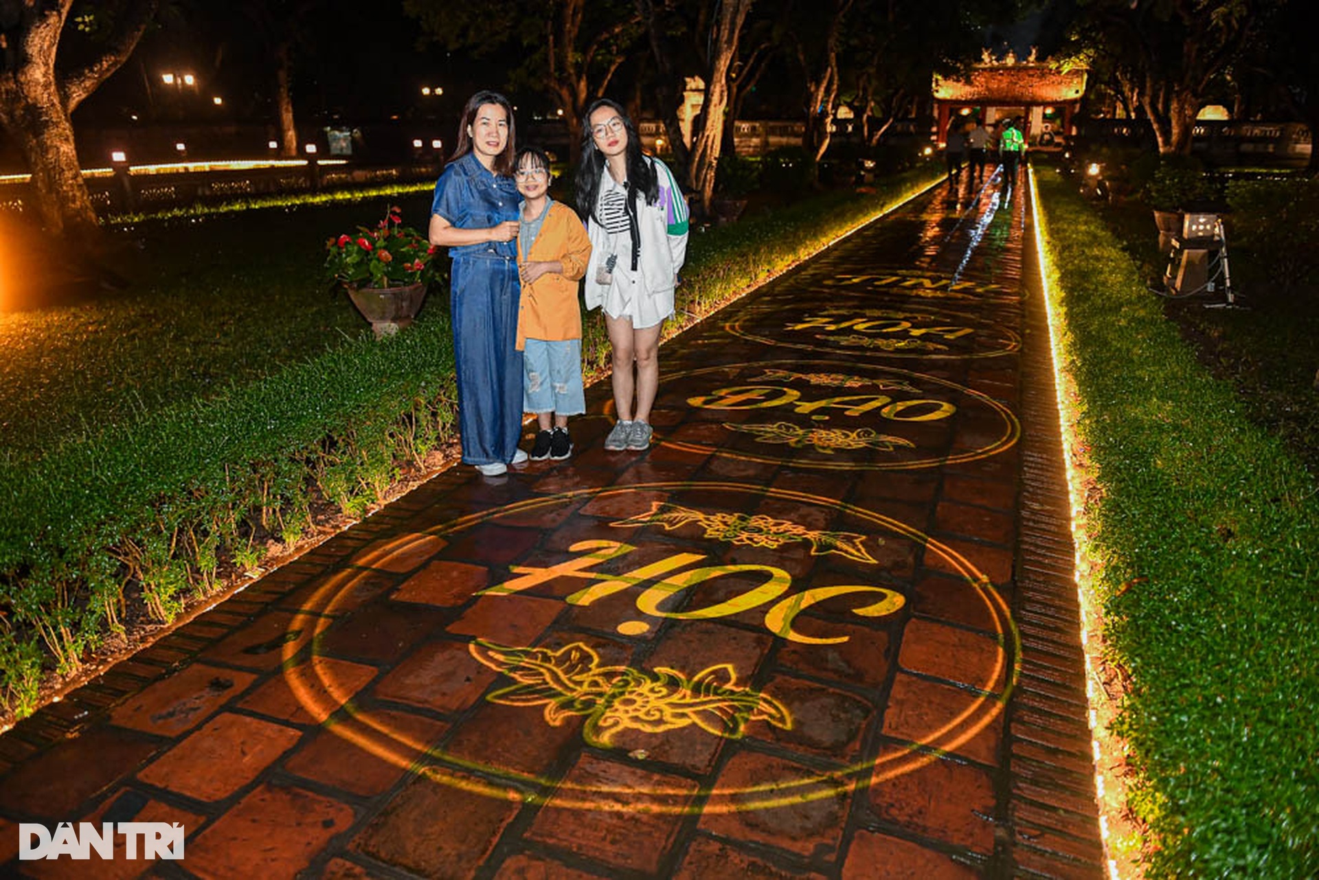 Trải nghiệm đêm Văn Miếu - Quốc Tử Giám mới lạ và độc đáo - 1 Trải nghiệm đêm Văn Miếu - Quốc Tử Giám mới lạ và độc đáo - 1